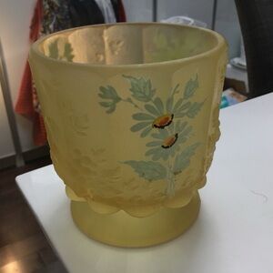 Westmoreland Yellow Mist Daisy Candy Dish comes as is